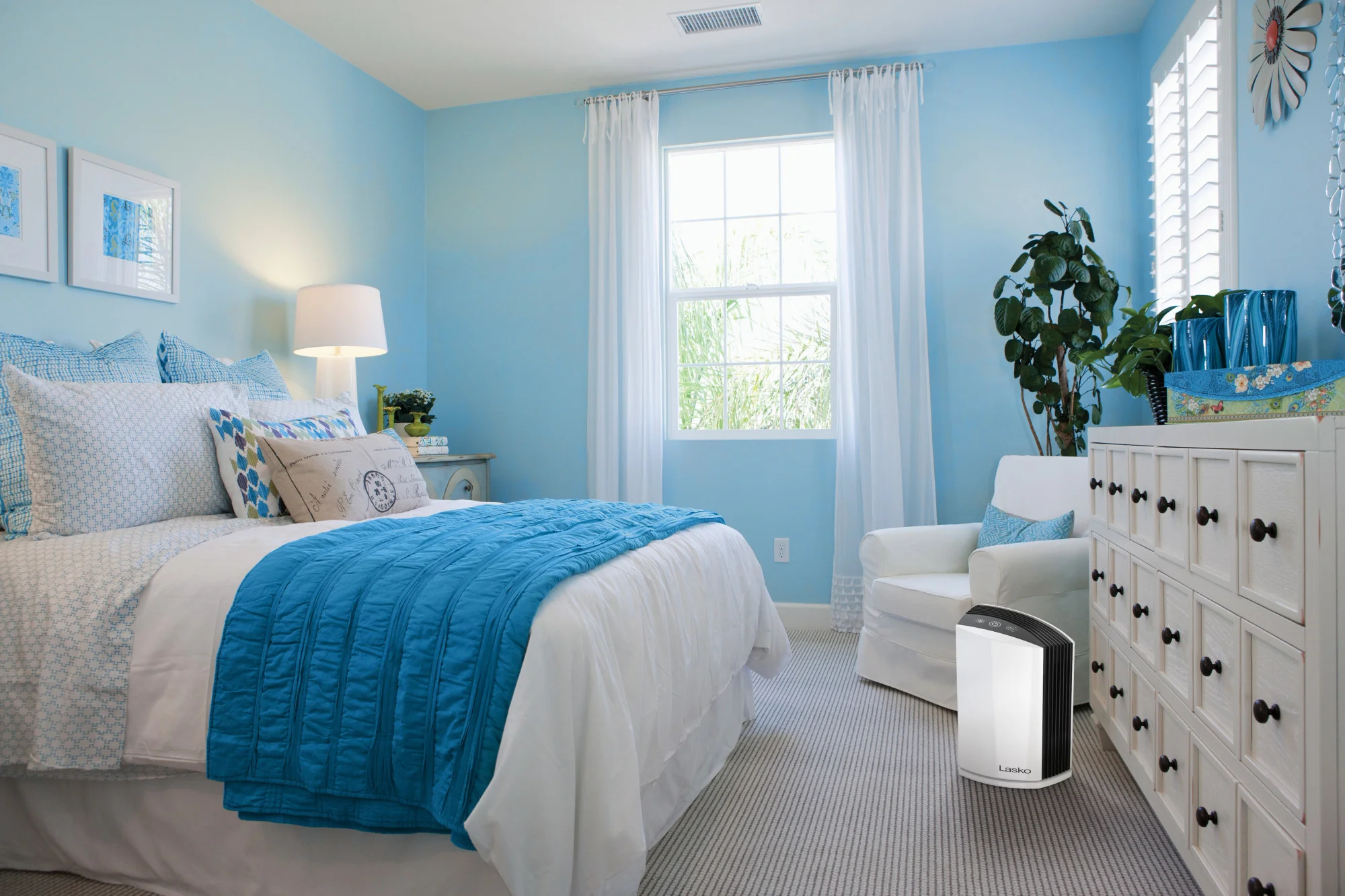 Lasko LP200 HEPA 15" Table Top Air Purifier (3-speed 2-stage filtration, white/black) - Image 14
